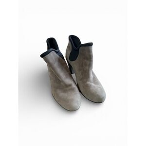 Clarks Artisan Adya Bella Grey Suede Ankle Booties Boots Women's SZ 8